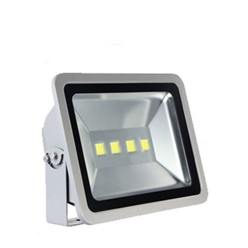 Đèn pha 200W mã PX11 sử dụng chip LED SMD giúp phân bố ánh sáng đều trên bề mặt sân golf