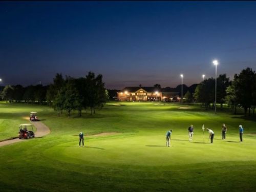 Chỉ số chống chói cũng là yếu tố quan trọng trong hệ thống chiếu sáng cho sân golf