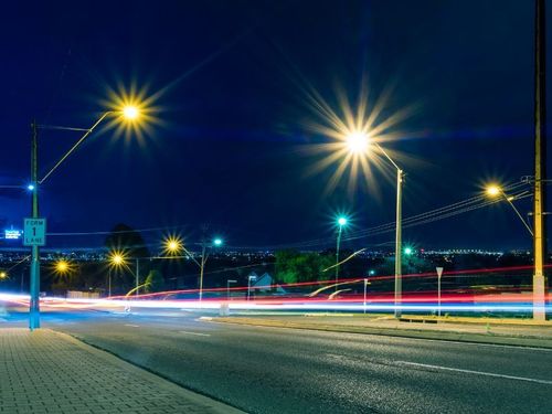khoảng cách giữa các trụ điện 