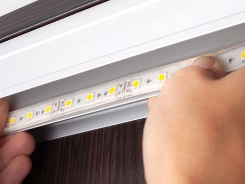 lắp đèn led dây âm trần