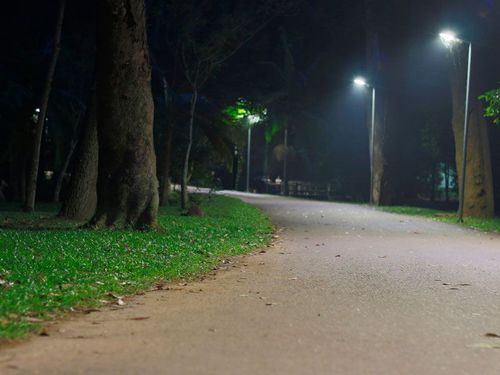 đèn đường ánh sáng trắng