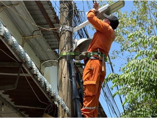 thi công cột đèn chiếu sáng 